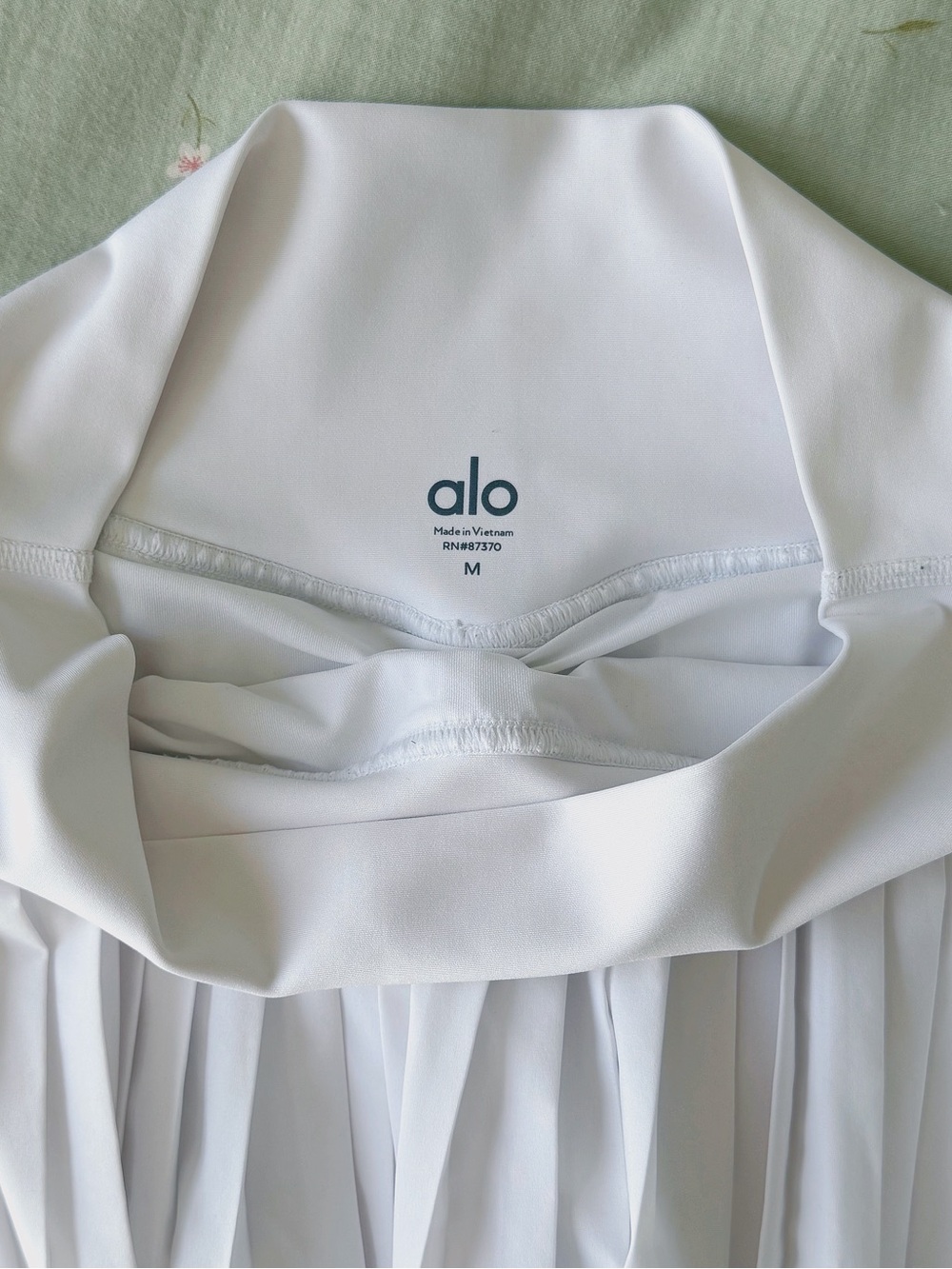 ALO Yoga Women’s White Pleated Skater Tennis Skirt - Picture 3 of 4
